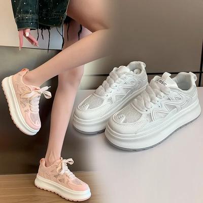 Сетчатые Легкие Маленькие Белые Туфли на Мягкой Подошве для Женщин Новые Повседневные Спортивные Туфли на Толстой Подошве с Увеличением Высоты Женские Кроссовки