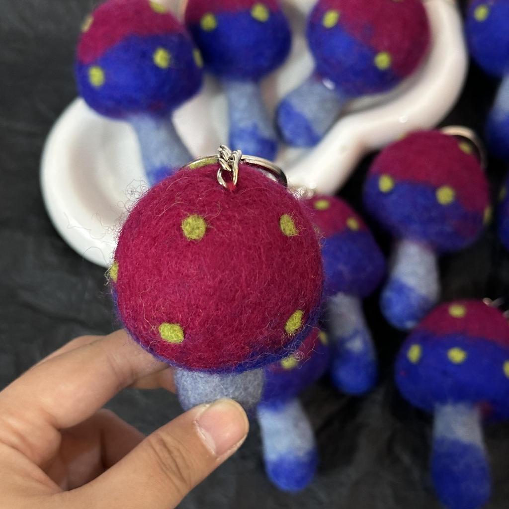 Подвеска из войлока из грибной шерсти: Женское украшение ручной работы с культурным и креативным дизайном