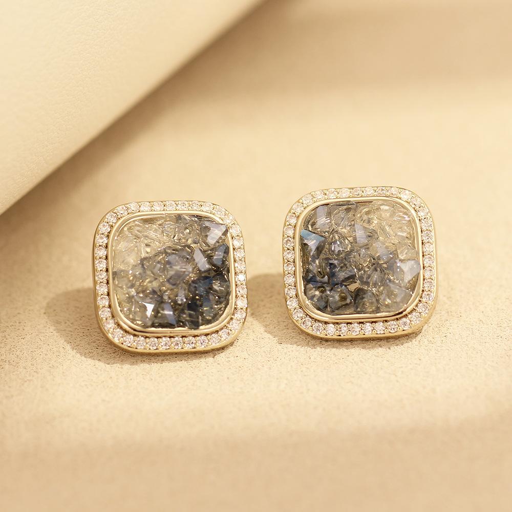 High-end niche faceted particle crystal earrings, blue gradient color, geometric gold-plated stud earrings, 925 silver needle earrings
