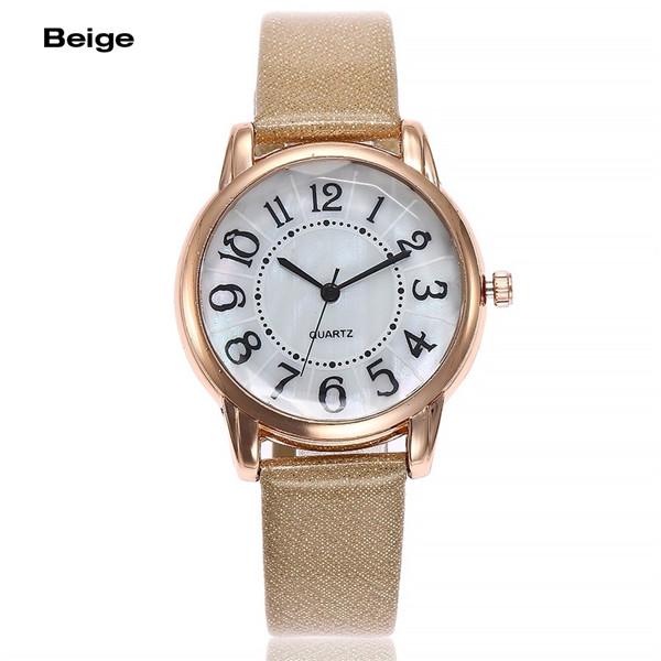 Женские кварцевые наручные часы с кожаным ремешком и крупными цифрами. Цвет ремешка на выбор