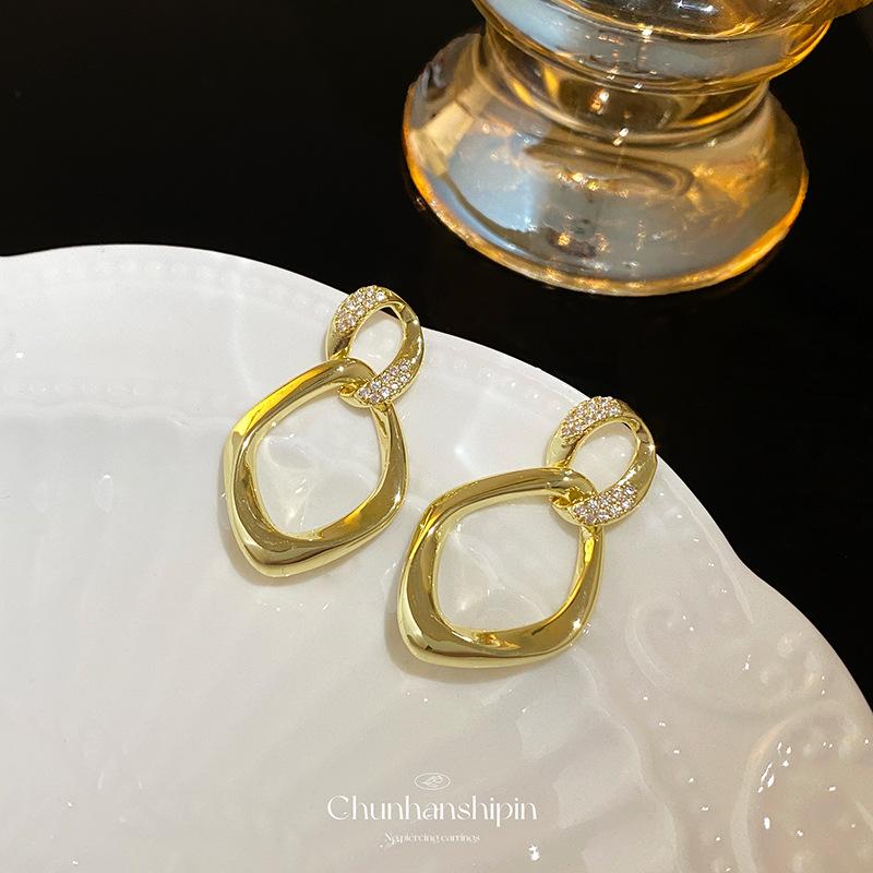 Temperament Square Gold Twist Ring Earrings Mosquito Coil Disc Micro-inlaid Zircon Stud Earrings Premium Light Luxury Niche Retro Earrings