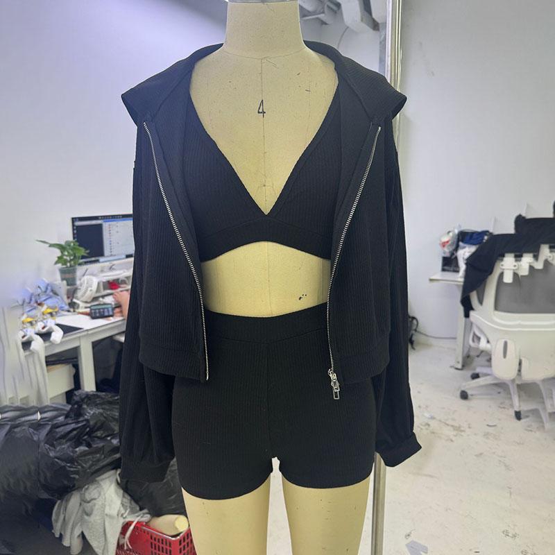 Базовый однотонный спортивный костюм для женщин, повседневный, простой, топы на молнии, длинный рукав, толстовка с капюшоном, тонкие, с высокой талией, эластичные шорты, комплект из 3 предметов