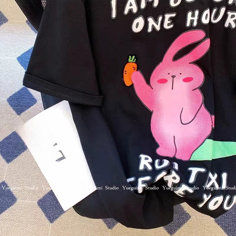 Летняя женская футболка свободного покроя с круглым вырезом и коротким рукавом с принтом кролика черного цвета