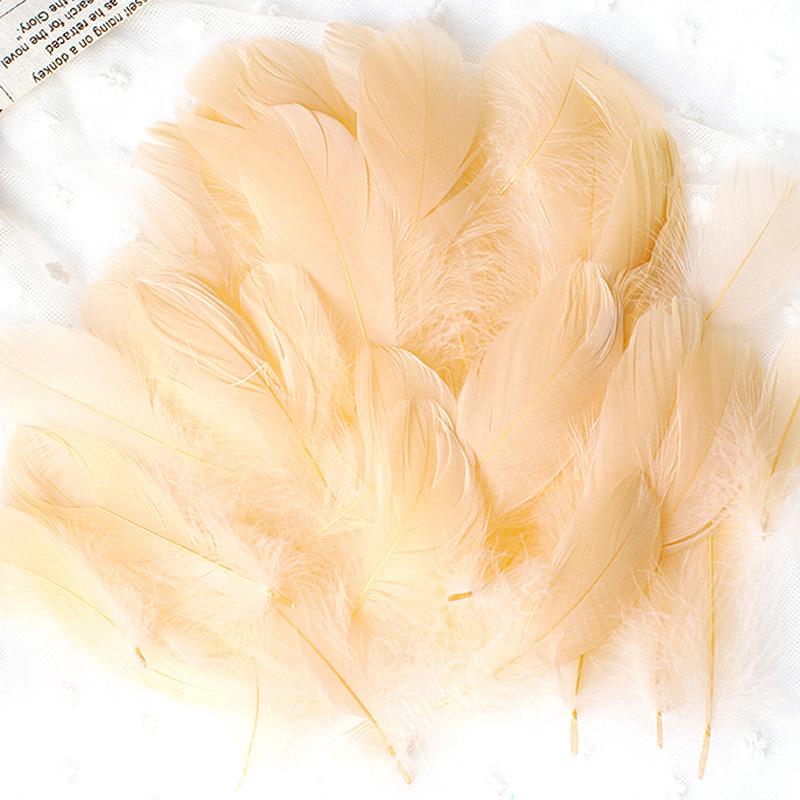 Пасхальный ловец снов своими руками из окрашенных гусиных перьев с разноцветными набитыми перьями и острыми бархатными перьями из хвоста индейки