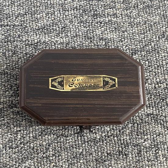 Морские круглые солнечные часы диаметром 11,43 см.. солнечные часы-компас с гравировкой.