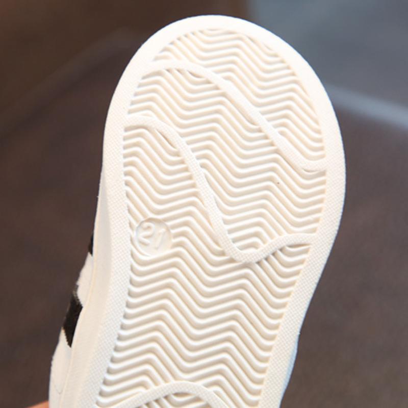 Детские кроссовки на липучках