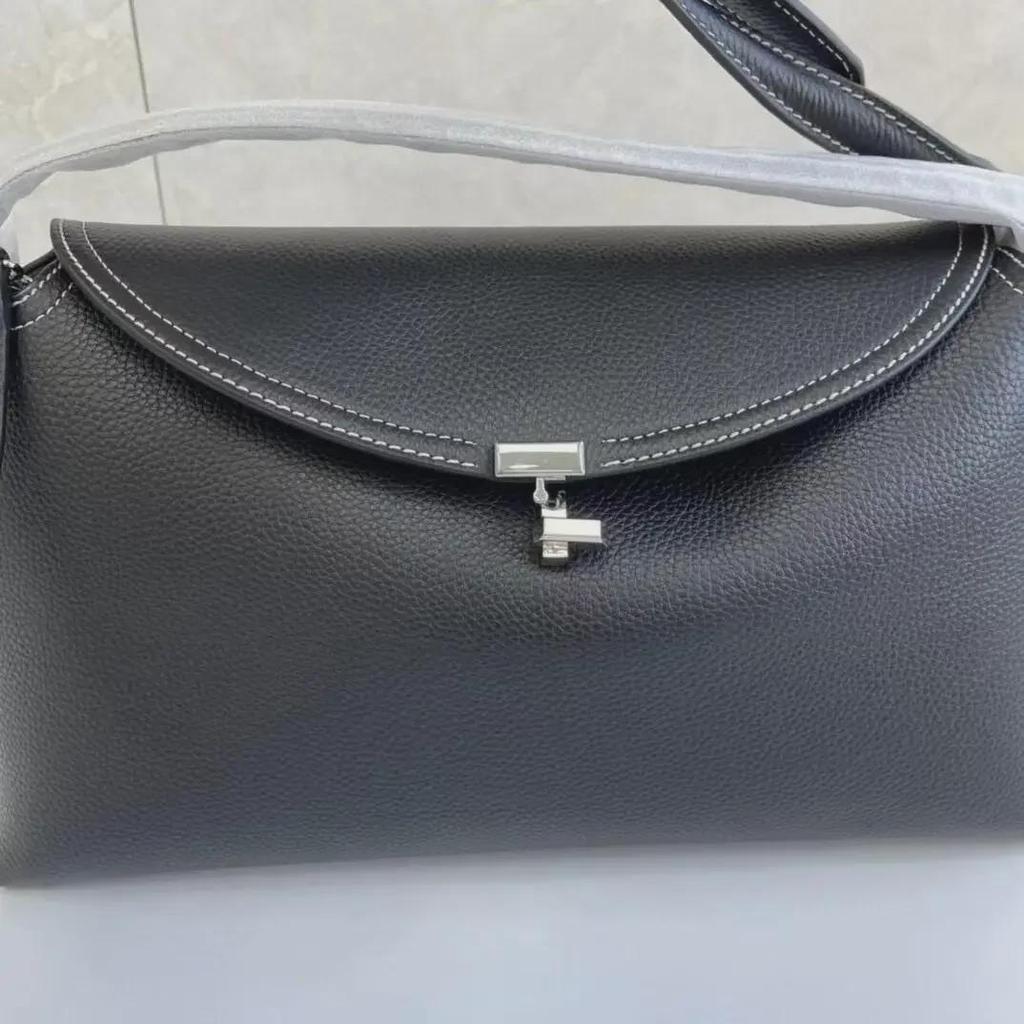 Luxury Swedish Cowhide Commuter Bag: High-Capacity Shoulder, Crossbody, or Underarm Handbag