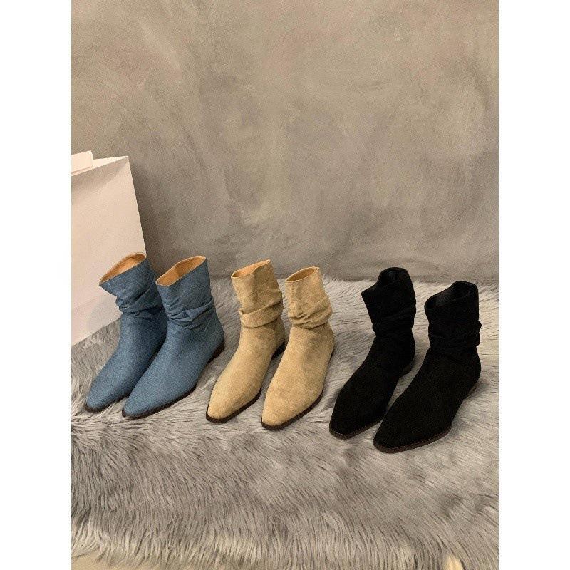 Замшевые короткие сапоги на низком каблуке, новые маленькие остроносые корейские сапоги-рыцари со складками на голенище, универсальные короткие сапоги осень 2025