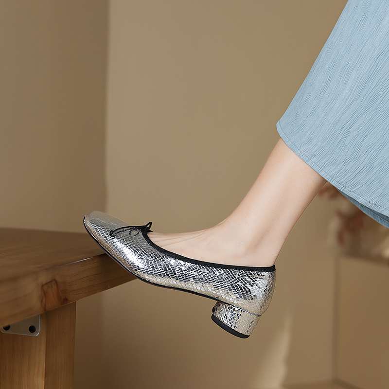 Krazing Pot Овечья кожа Лето Весна Осень Средний каблук Slip on Женские бабочка-узлом Европейский дизайн квадратный носок туфли-лодочки с неглубокой подошвой