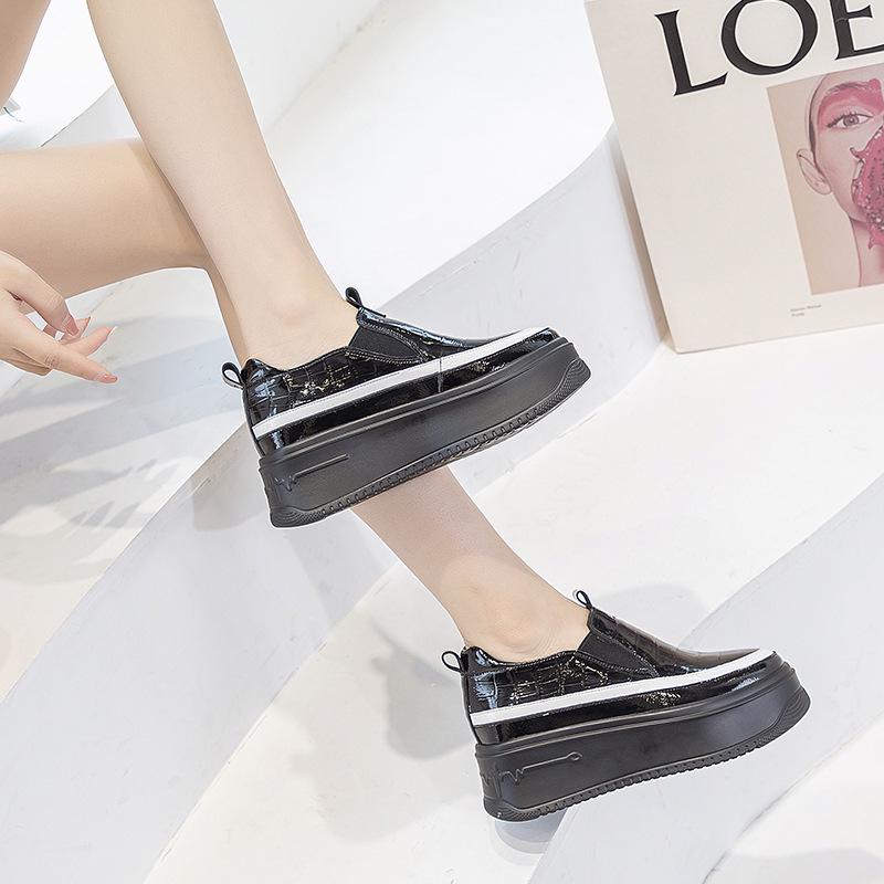 Женские туфли-слипоны на толстой подошве на британской платформе весна/осень 2024 г.