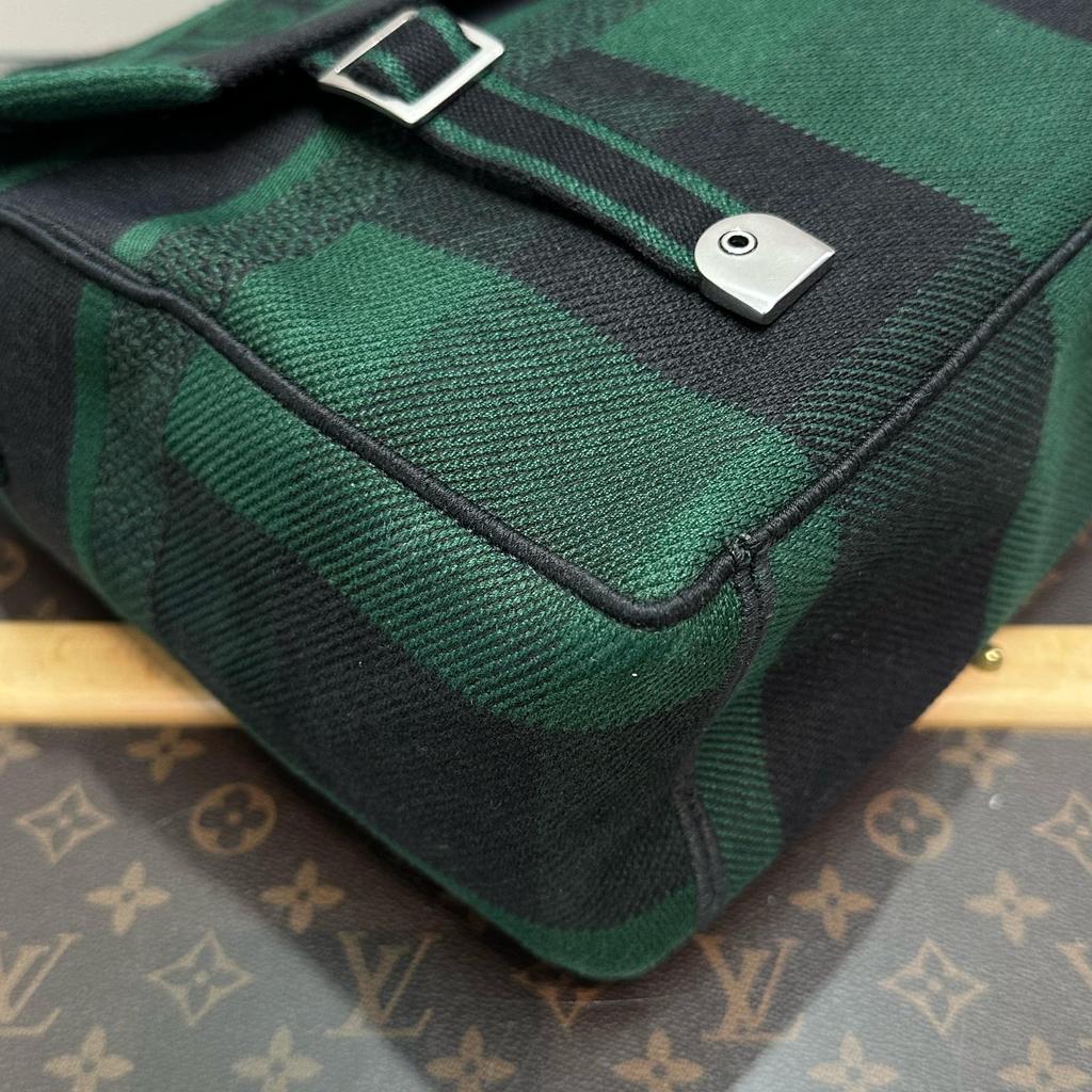 [Pre-Owned] Camp Vintage Plaid Pattern Embroidered Canvas Messenger Bag - Very Good #ZJIYV5