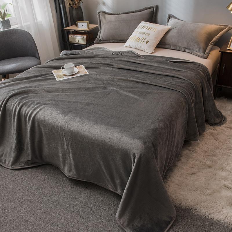 Однотонные молочные бархатные одеяла, утолщенные осенне-зимние чехлы для диванов, офисные ворсы, удобные коралловые фланелевые прямоугольные одеяла