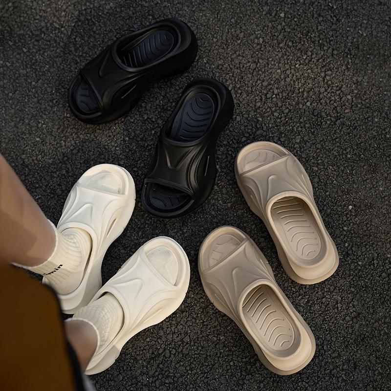 Пляжная обувь с увеличением роста, женские крутые шлепанцы на лето, высокие каблуки и толстая подошва, без запаха ног, нескользящие сандалии