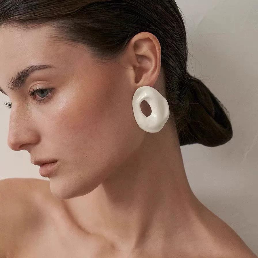 Необычные плиссированные серьги-пусеты, преувеличенные серьги, модные серьги с чувством дизайна