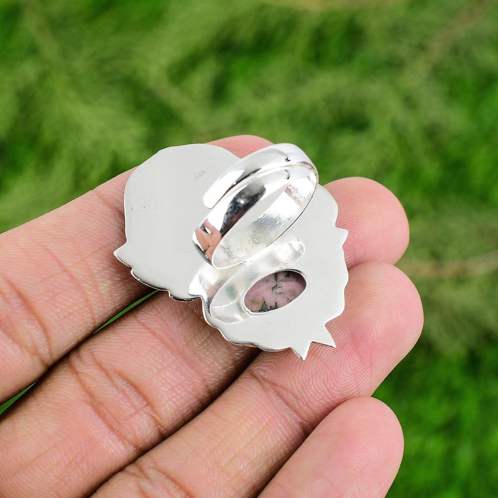 Кольцо-солитер из стерлингового серебра с овальным родонитом в безеле и перламутром