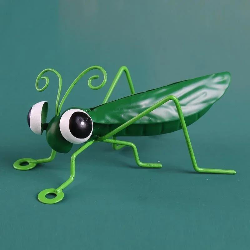 Garden Cute Creative Metal Grasshopper Statue Decoration Outdoor Tree Wall Art Garden Grasshopper Statue Decoration Courtyard