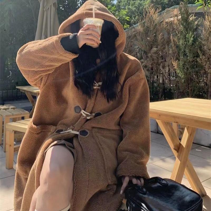 Длинное пальто из овечьей шерсти с роговой пряжкой, женское осенне-зимнее теплое модное пальто с капюшоном из овечьей шерсти в студенческом стиле