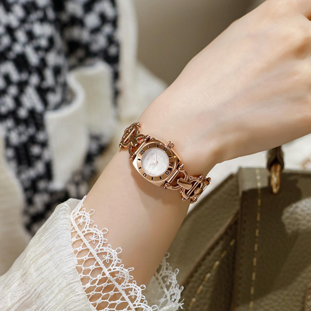 Новые маленькие квадратные часы со стальным ремешком, легкие роскошные женские часы Niche, простые темпераментные женские часы-браслет для женщин