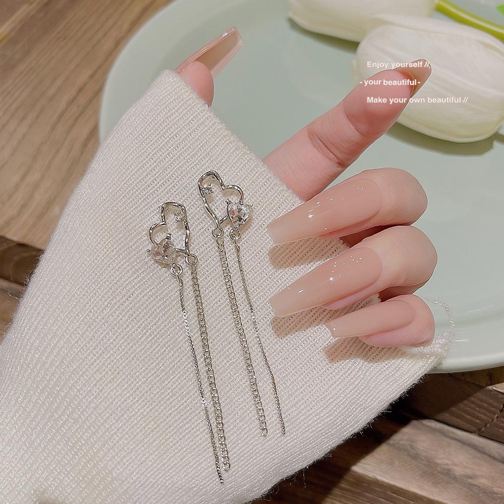 Серьги-кисточки с цирконами в форме сердца. Женские серьги High Sense. Новые серьги в сети. Серьги Celebrity Love Niche.