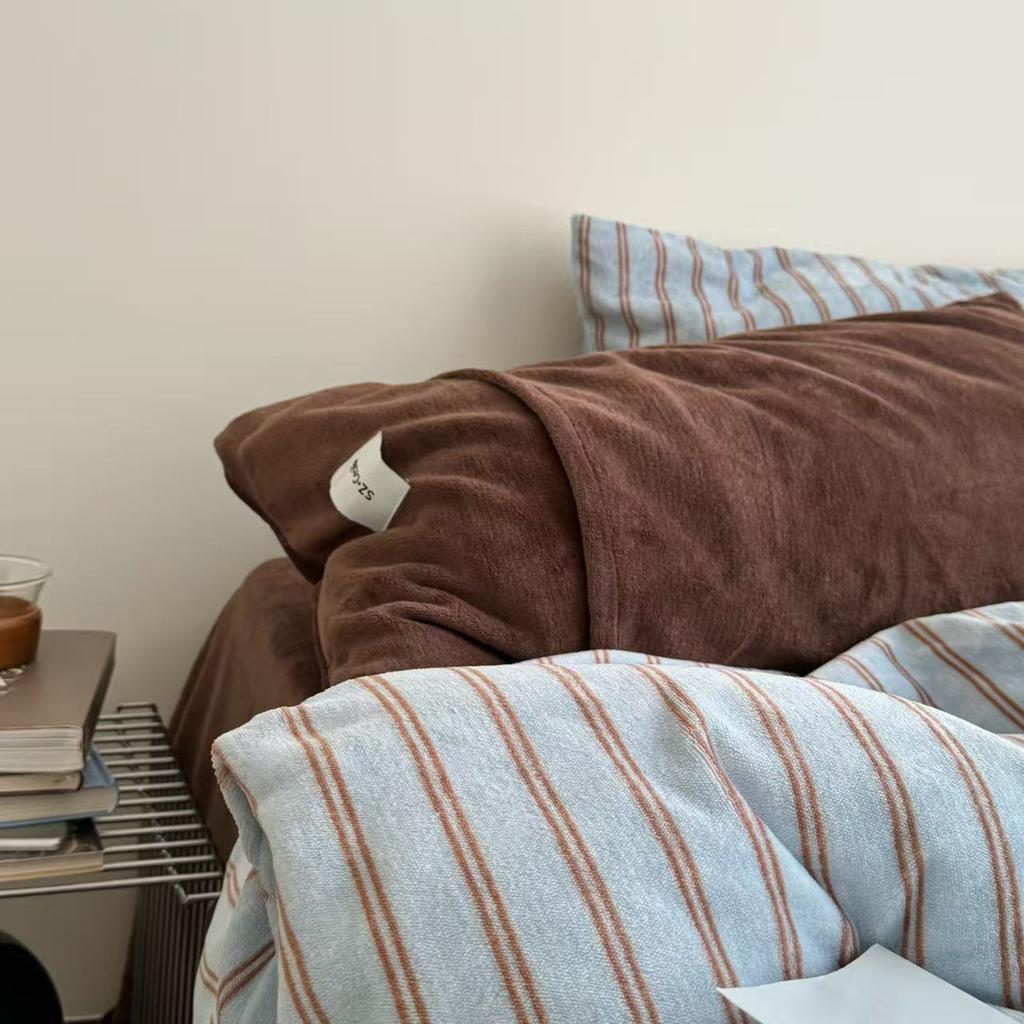 Утолщенный молочный флис, девичье сердце, простой полосатый, сочетающийся, постельный комплект из четырех предметов, коралловый флис, пододеяльник, простыня 2