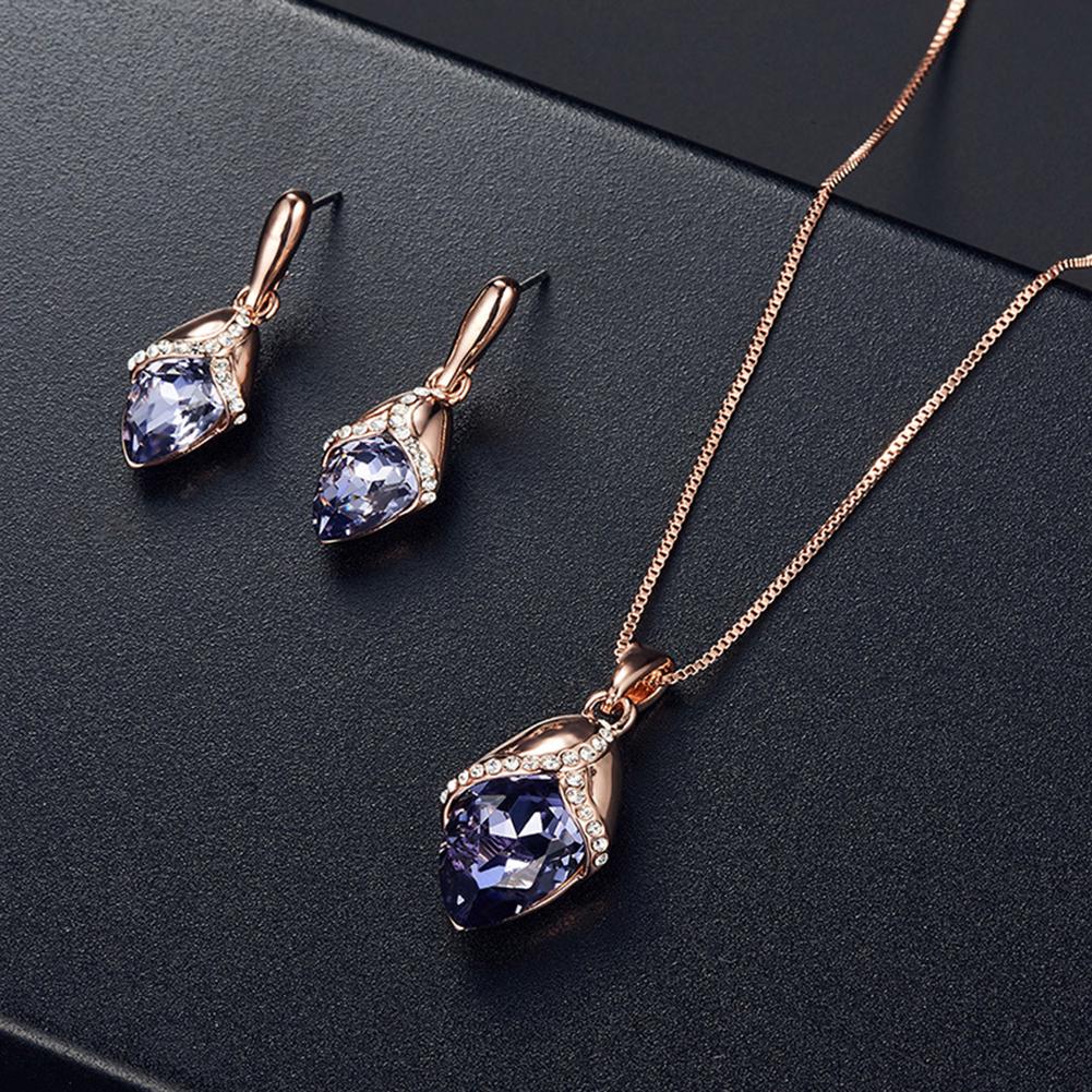 Ювелирный комплект, серьги и кулон на цепочке