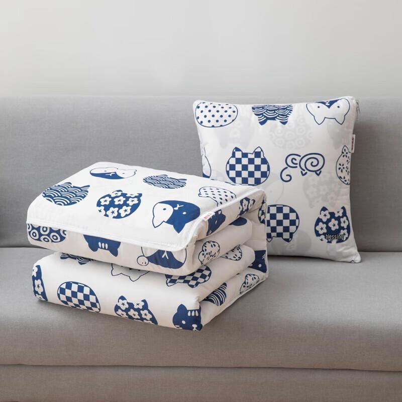 Подушка-одеяло «Кот удачи» Muji