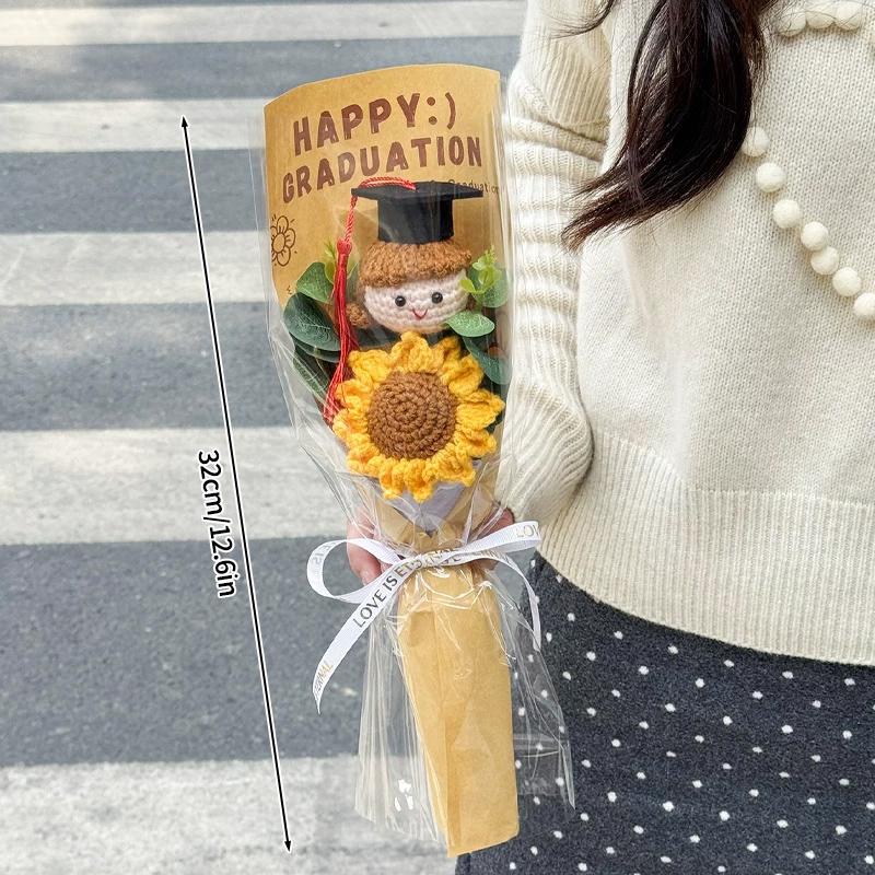 Доктор Мишка Graduation Букет из вязаных крючком цветов Искусственный подсолнух Ручная вязаная композиция в подарочном пакете Подарок выпускникам