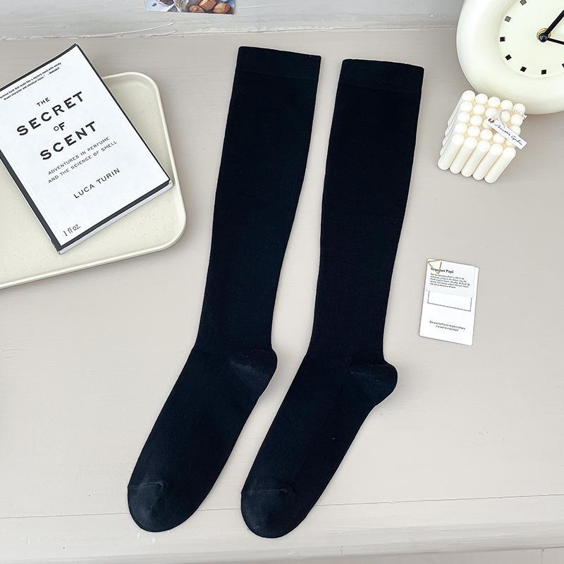 Компрессионные гольфы выше колена в японском стиле черного и белого цвета для прыжков и фитнеса