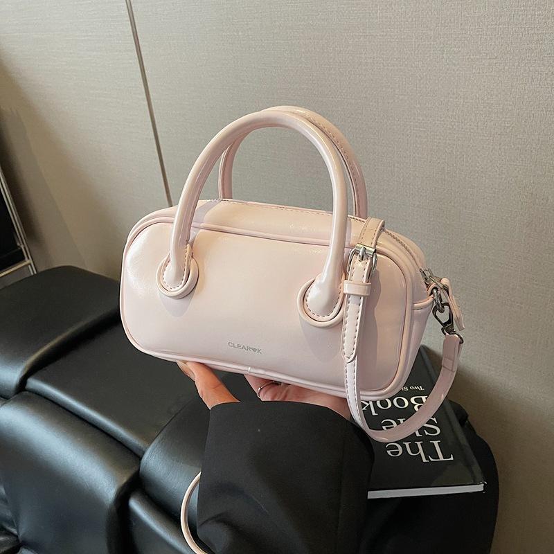 Premium texture simple casual commuter handbag women's 2025 spring new trend versatile messenger pillow bag