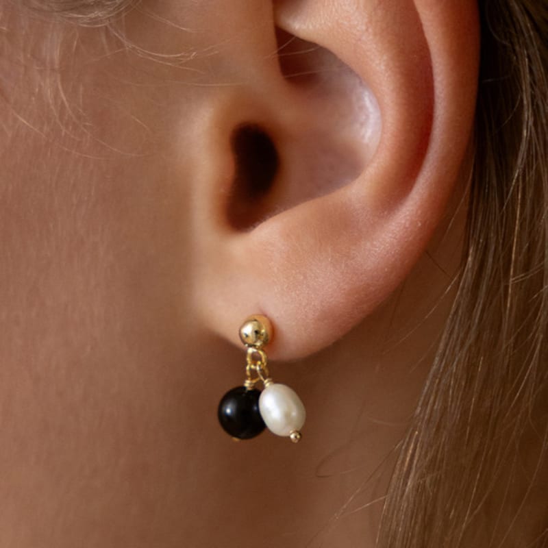Tatiana (925 Silver) Pearl and Onyx Stud Earrings EC3273