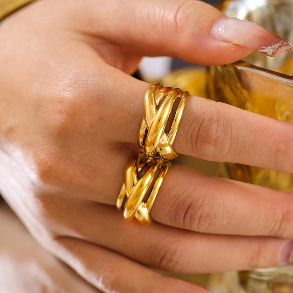 Геометрическое многослойное кольцо из титановой стали с позолотой 18 карат