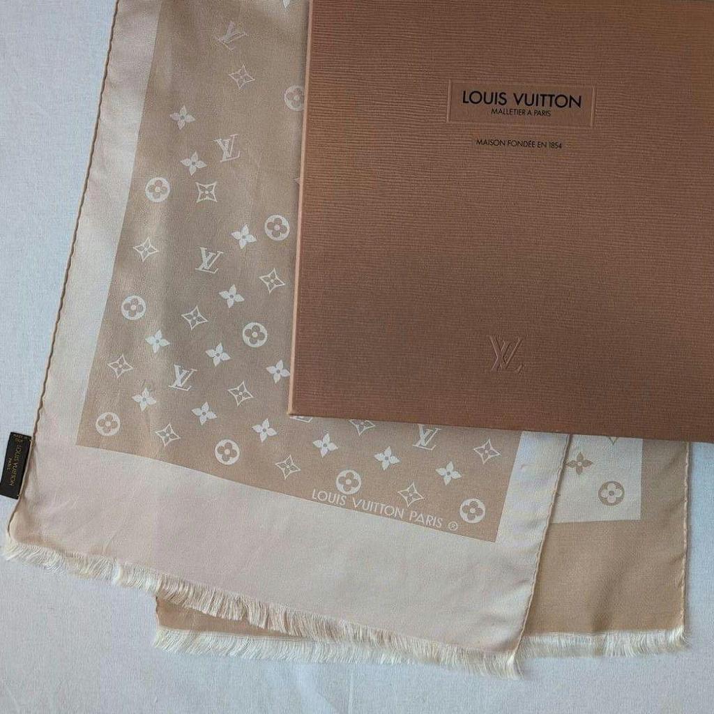 Б/у шелковый платок Louis Vuitton Monogram с бахромой и коробкой 875