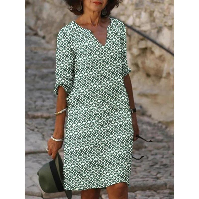 Женское платье с V-образным вырезом и принтом