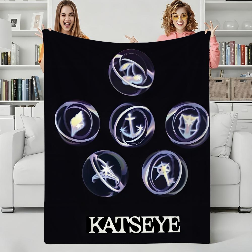Девичья группа K-KATSEYEs Бросает фланелевое одеяло Идеально для дивана Офиса Кровати Путешествий Сна Чтения Отдыха Кемпинга Использование в четыре сезона