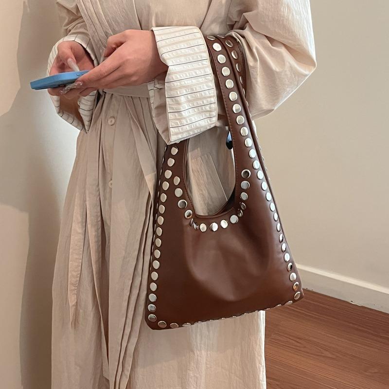 Niche design rivet tote bag women's new fashion high sense commuting fashion versatile shoulder armpit bag