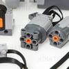 Набор AIMATRIX Power Functions включает моторы ML, пульт дистанционного управления, ИК-приемник, переключатель и удлинительный кабель, что делает его мотором Technic