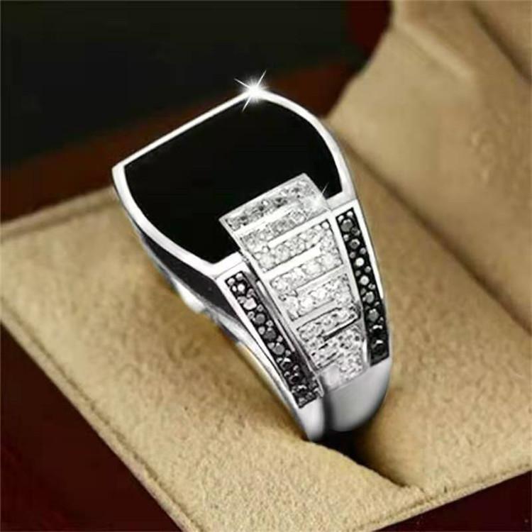 Classic Gold Color Metal Men's Ring with Inlaid Black Stone, Punk Style, Suitable for Engagement, Wedding, Luxury Jewelry