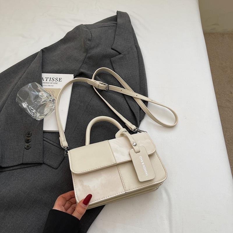 Оптовые женские сумки 2025 новые сумки через плечо популярные женские сумки нишевые высококлассные косые женские маленькие квадратные сумки