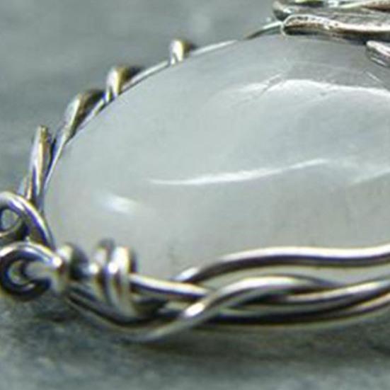 Great Clavicle Necklace Retro Skin-friendly Fine Workmanship Faux Moonstone Pendant Charm