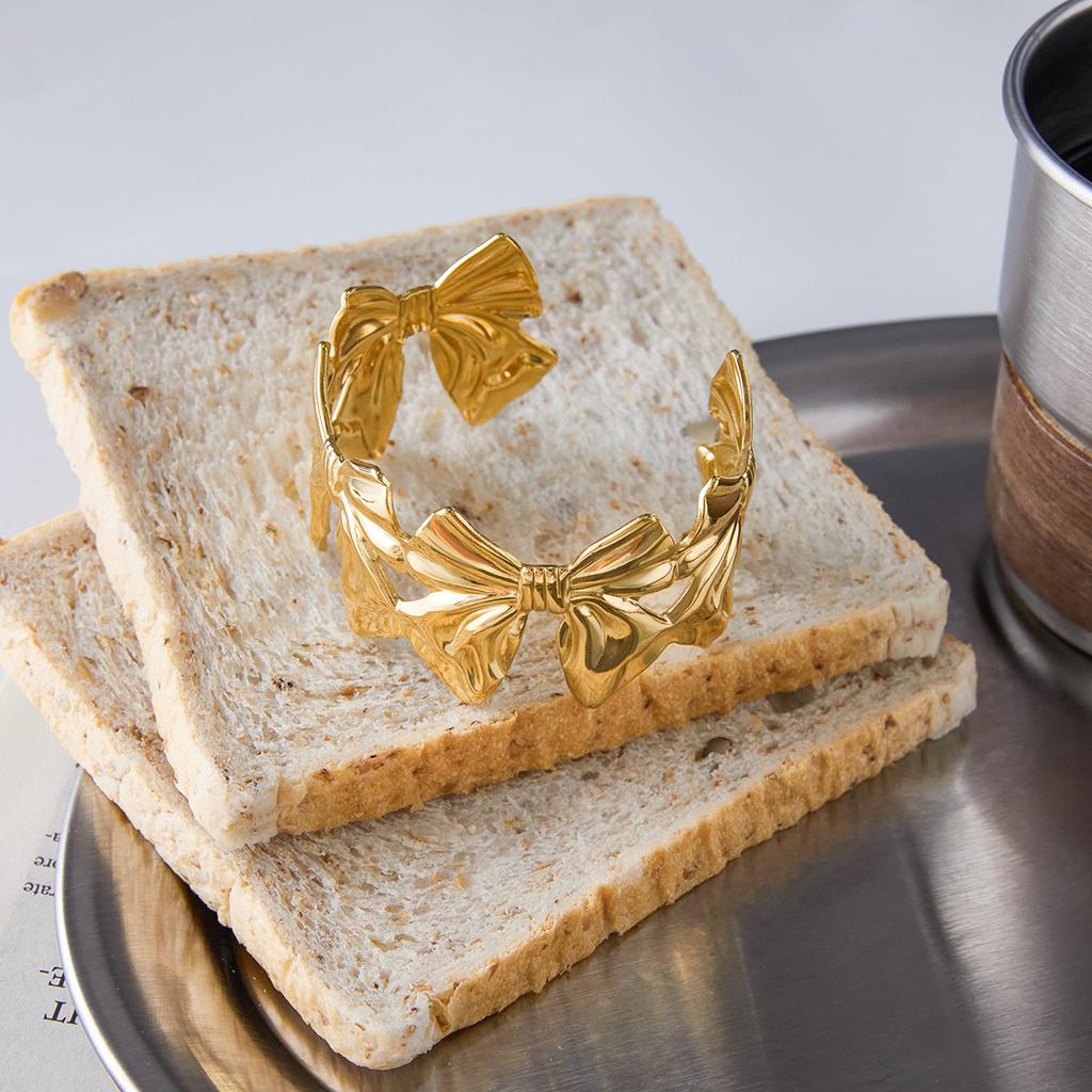 Сладкий и романтичный дизайн, ювелирное изделие - браслет-бант из золота 18 карат