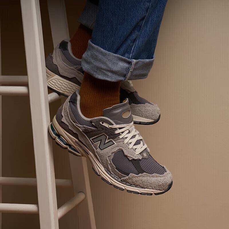 New Balance Ретро-кроссовки в повседневном стиле серии 2002R