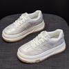 Платформенные белые женские кроссовки 2025 весна новые повседневные спортивные туфли ретро универсальные с небольшой высотой подъема популярные кеды