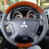 Для Mitsubishi Pajero 2007-2014 Galant 2008-2012 Ручная прошивка Черная кожа Отделка под персиковое дерево Чехол на руль автомобиля