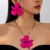 Персонализированный набор ожерелья с подвеской в виде преувеличенного цветка и серег, женская мода, уличная съемка, украшения с неровными лепестками