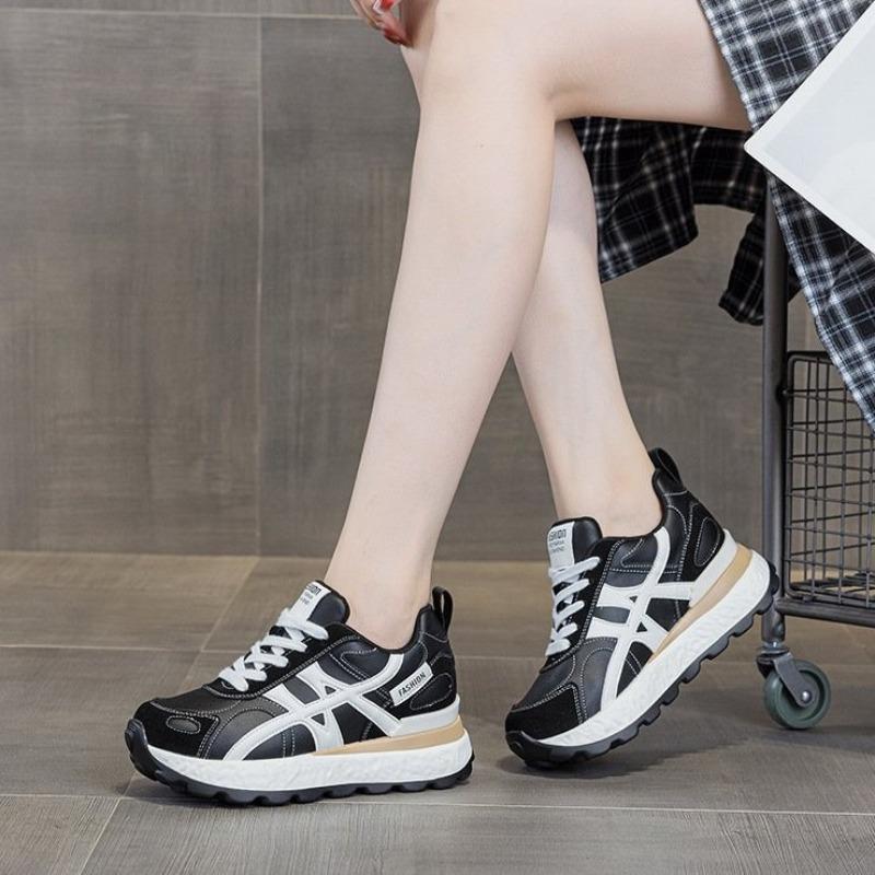 Небольшое увеличение внутренней высоты и легкие женские осенние новые дышащие повседневные спортивные туфли-папы