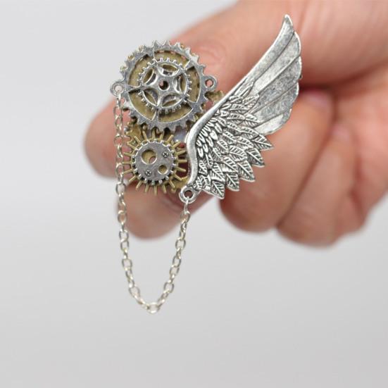 Vintage Steampunk Brooch Retro Punk Gears And Wing Brooch Pin Lapel Pin Dress Shirt Corsage for Women Men Outfit Accessory