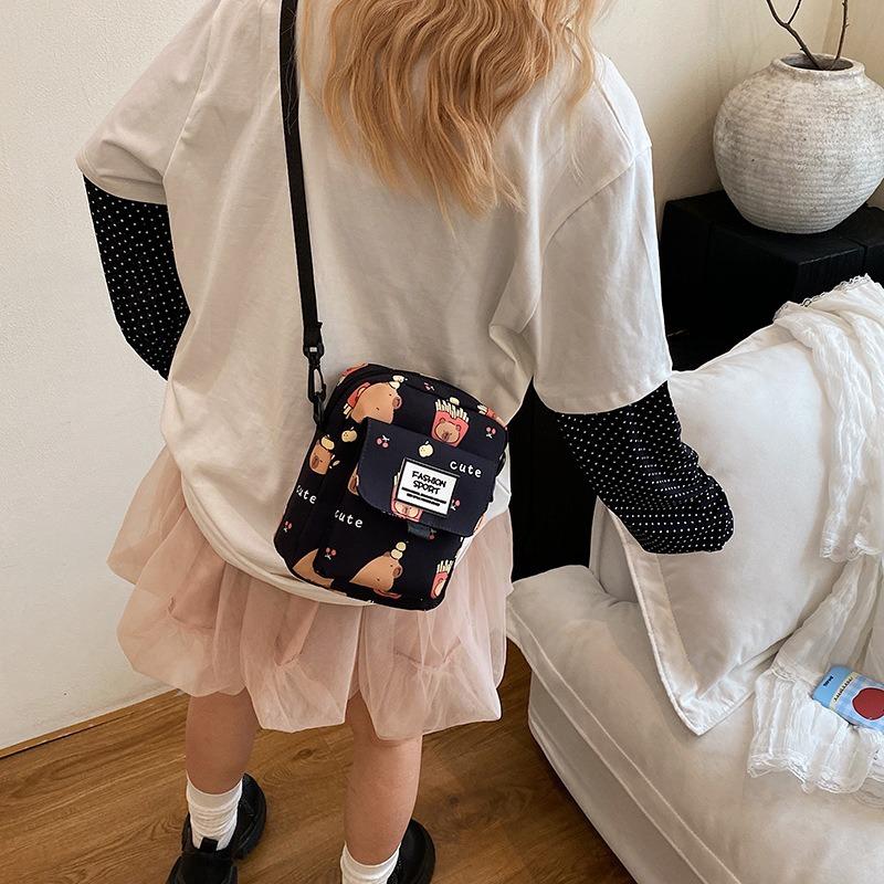 Маленькая квадратная сумка женская 2025 весна и лето новая маленькая свежая повседневная универсальная кроссбоди на плечо женская сумка студенческая маленькая сумка-портфель