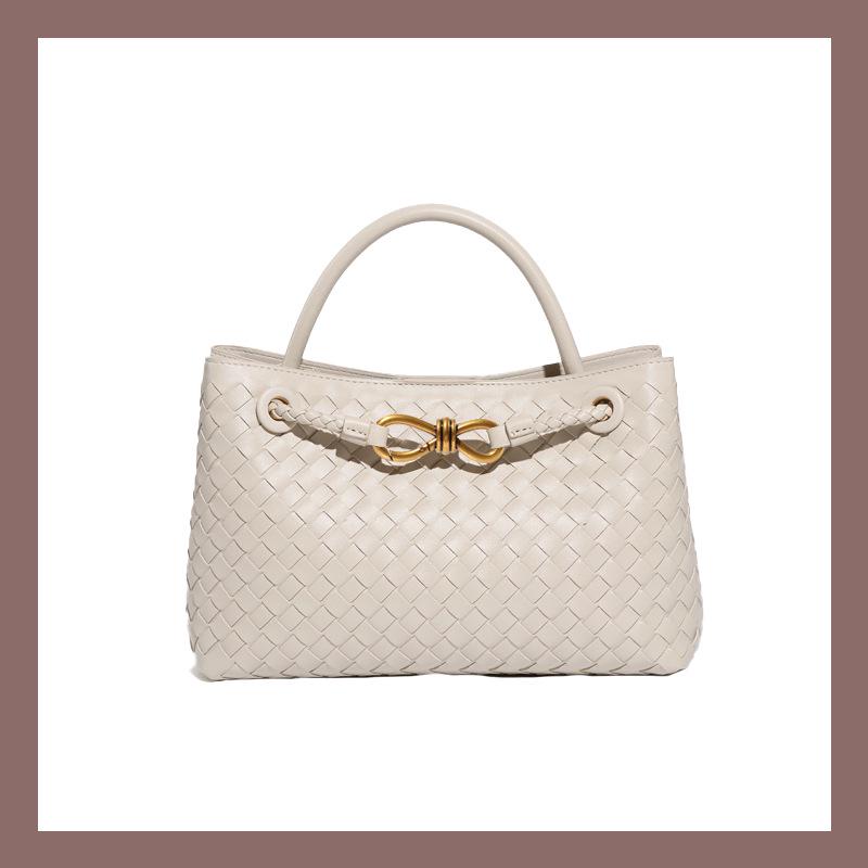 Вместительная сумка среднего размера через плечо или через почтальонку ручной работы