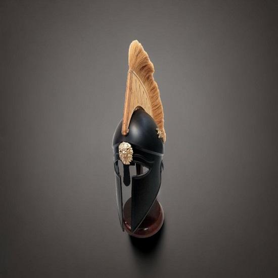 Комплект греческих кожаных доспехов «Коринфянин» – нагрудник, шлем, защита для ног и рук ручной работы