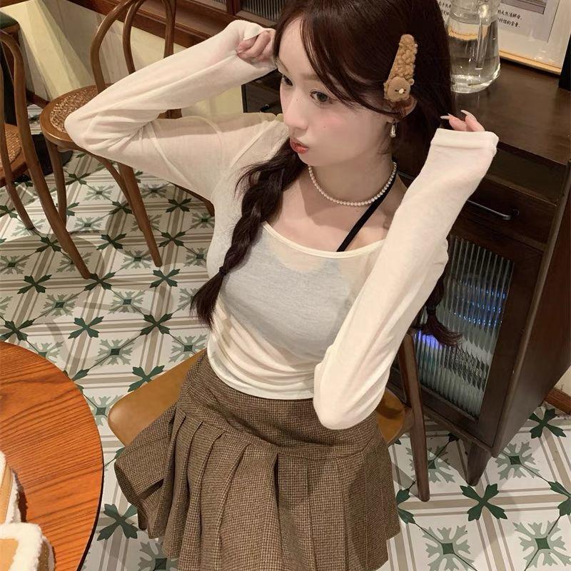 Женский летний OOTD: Комплект из двух предметов «Чистое желание» — футболка с круглым вырезом и топ на бретельках для стильной защиты от солнца